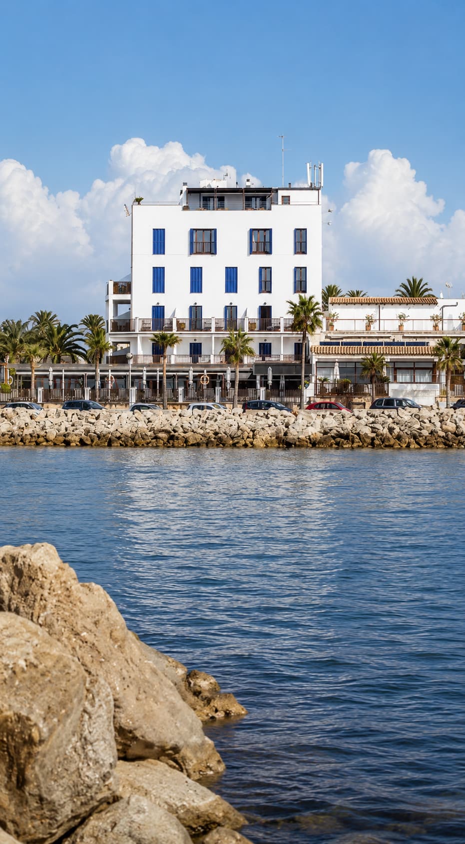 Portixol harbour with white hotel and palm trees — Mallorca travel guide, Palma