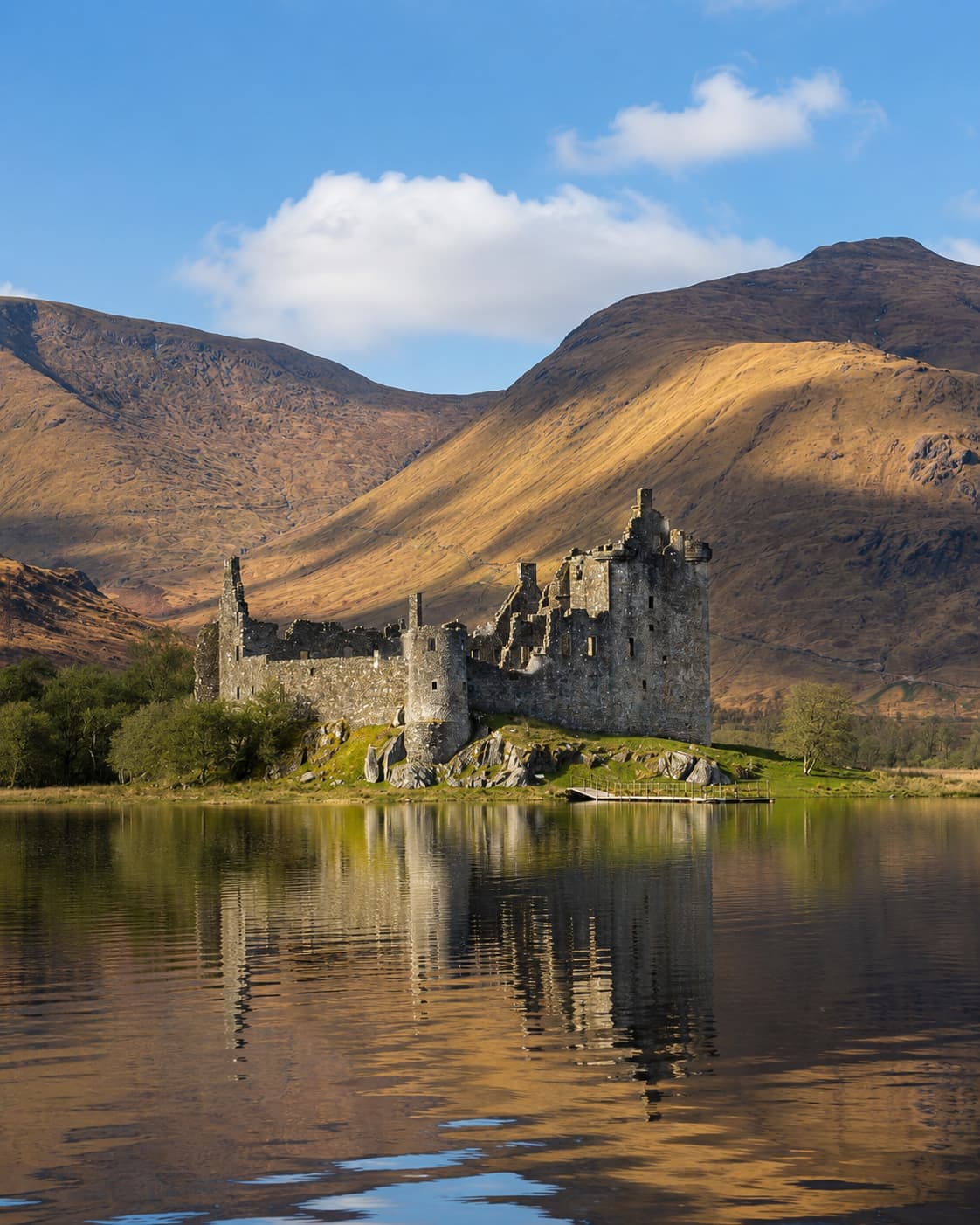 Kilchurn Castle ruin reflected in Loch Awe — free Scottish castle visit