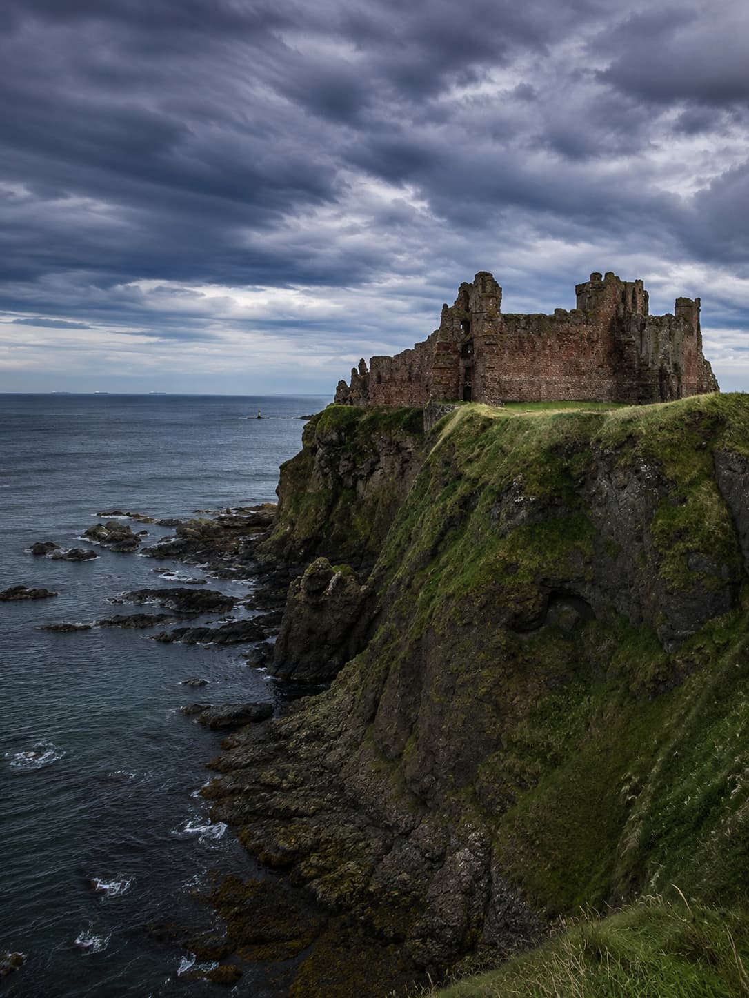 Tantallon Castle ruins on dramatic coastal cliffs — a Scottish castle near Edinburgh worth combining with an Outlander filming locations day trip